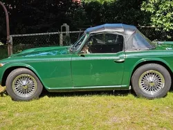 Grün Gebraucht 1966 Triumph TR4 Cabrio | 27.500 €