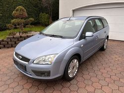Blau Gebraucht 2006 Ford Focus Ghia Kombi | 2.700 € (Etwas zu teuer)