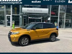 Solar yellow/ cosmic black pea Neu 2025 Suzuki Vitara Comfort SUV | 25.790 €