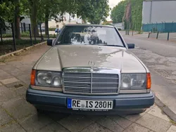 Beige Gebraucht 1987 Mercedes E250 Limousine | 4.000 €