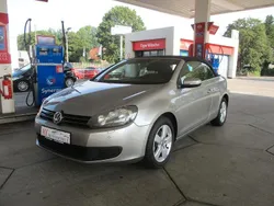 Silber Gebraucht 2012 VW Golf Cabriolet Basis Cabrio | 10.950 € (Teuer)