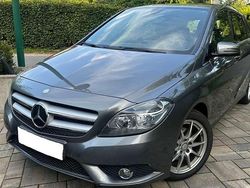 Grau Gebraucht 2013 Mercedes B200 Van / Kleinbus | 13.250 € (Fairer Preis)