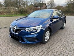 Blau Gebraucht 2017 Renault Mégane GrandTour Life Kombi | 3.950 € (Teuer)