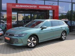 Maripositgrün metallic Gebraucht 2024 VW Passat Business Kombi | 37.490 € (Guter Preis)