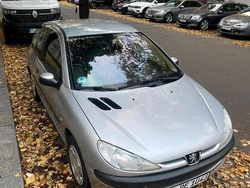 Silber Gebraucht 2004 Peugeot 206 Kleinwagen | 1.200 €