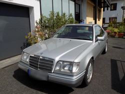 Silber Gebraucht 1993 Mercedes 220 Coupé | 12.500 €