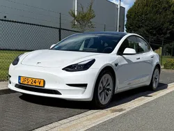 Weiß Gebraucht 2023 Tesla Model 3 Standard Range Limousine | 30.995 € (Fairer Preis)