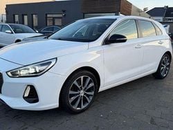 Weiß Gebraucht 2017 Hyundai i30 Intro Edition Limousine | 9.400 € (Guter Preis)