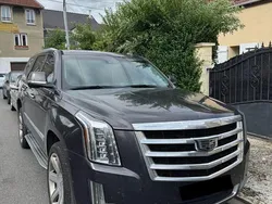 Grau Gebraucht 2016 Cadillac Escalade SUV | 29.990 €