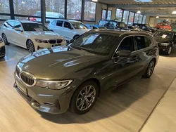 Grau Gebraucht 2021 BMW 320 Sport Line Kombi | 19.900 € (Guter Preis)