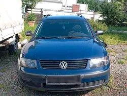 Blau Gebraucht 1998 VW Passat Kombi | 850 € (Teuer)