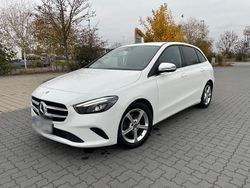 Weiß Gebraucht 2019 Mercedes 180 Limousine | 17.900 €