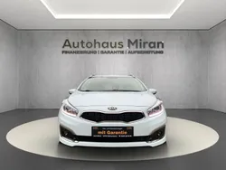 Weiß Gebraucht 2017 Kia Ceed Sportswagon DREAM-TEAM Edition Kombi | 10.499 € (Guter Preis)