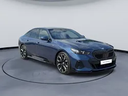 Blau Gebraucht 2024 BMW 520 M Performance Limousine | 57.000 €