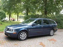 Blau Gebraucht 2002 Volvo V40 Comfort Kombi | 1.950 € (Teuer)