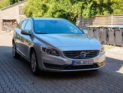 Silber Gebraucht 2014 Volvo V60 Momentum Kombi | 9.500 € (Fairer Preis)