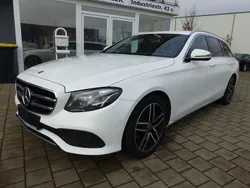 Weiß Gebraucht 2019 Mercedes E300 Avantgarde Kombi | 16.700 €