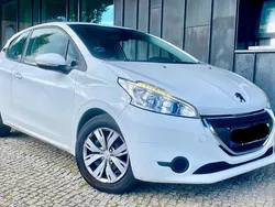Weiß Gebraucht 2014 Peugeot 208 Kleinwagen | 3.500 € (Guter Preis)
