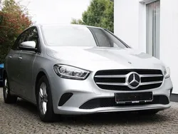 Iridiumsilber Gebraucht 2020 Mercedes B200 Van / Kleinbus | 17.997 € (Fairer Preis)