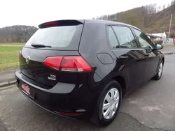 Deep black perleffekt Gebraucht 2016 VW Golf VII Trendline Kleinwagen | 14.750 € (Fairer Preis)