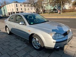 Grau Gebraucht 2001 Ford Mondeo Ghia Limousine | 1.650 € (Fairer Preis)