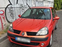 Orange Gebraucht 2004 Renault Clio Coupé | 1.750 €