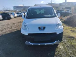 Weiß Gebraucht 2012 Peugeot Partner Tepee Van / Kleinbus | 3.800 € (Fairer Preis)
