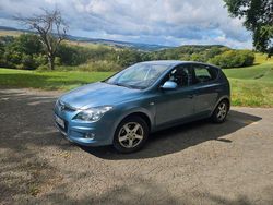 Blau Gebraucht 2010 Hyundai i30 Premium Limousine | 2.500 € (Fairer Preis)