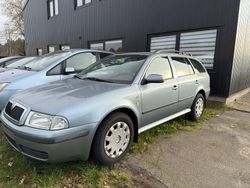 Grau Gebraucht 2003 Skoda Octavia Family Kombi | 2.250 € (Teuer)