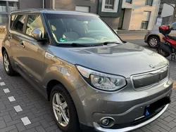 Grau Gebraucht 2015 Kia Soul EV SUV | 10.499 € (Fairer Preis)