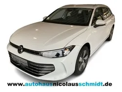 Weiß Gebraucht 2024 VW Passat Business Kombi | 37.950 € (Teuer)