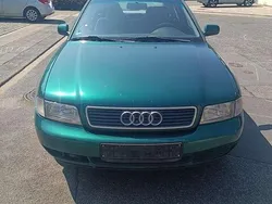 Grün Gebraucht 1998 Audi A4 Limousine | 700 € (Superpreis)