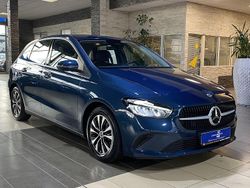 Blau Gebraucht 2023 Mercedes B180 Van / Kleinbus | 28.899 € (Fairer Preis)