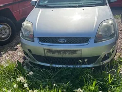 Silber Gebraucht 2007 Ford Fiesta Ghia Kleinwagen | 2.450 € (Guter Preis)