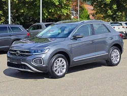 Grau Gebraucht 2024 VW T-Roc Style SUV | 28.970 € (Fairer Preis)