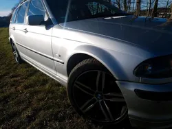 Silber Gebraucht 2001 BMW 320 M Sport Kombi | 2.000 €
