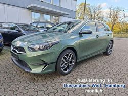 Experience green metallic Neu 2025 Kia Ceed Limousine | 23.090 € (Fairer Preis)