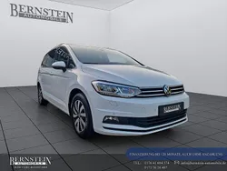 Weiß Gebraucht 2023 VW Touran Comfortline Van / Kleinbus | 31.999 € (Fairer Preis)