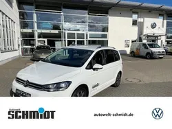 Pure white Gebraucht 2024 VW Touran R Van / Kleinbus | 33.998 € (Guter Preis)
