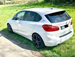 Weiß Gebraucht 2019 BMW 225 Active Tourer iPerformance Van / Kleinbus | 16.490 € (Guter Preis)