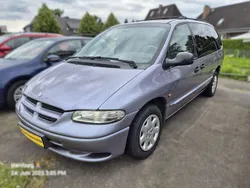 Grau Gebraucht 1998 Chrysler Grand Voyager Van / Kleinbus | 2.600 €