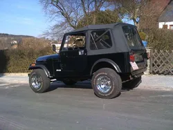 Schwarz Gebraucht 1986 Jeep CJ SUV | 29.800 €