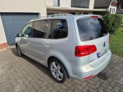 Grau Gebraucht 2013 VW Touran Highline Van / Kleinbus | 8.000 € (Fairer Preis)