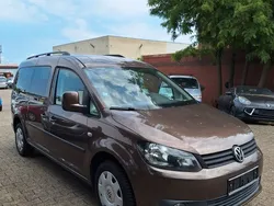 Braun Gebraucht 2012 VW Caddy Maxi Trendline Van / Kleinbus | 5.599 € (Teuer)