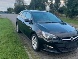 Schwarz Gebraucht 2016 Opel Astra Kombi | 5.490 € (Guter Preis)