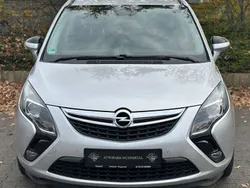 Silber Gebraucht 2011 Opel Zafira Tourer Van / Kleinbus | 6.699 €