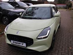 Gelb Gebraucht 2024 Suzuki Swift Comfort+ Kleinwagen | 16.995 € (Guter Preis)
