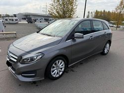 Grau Gebraucht 2016 Mercedes B200 Style Van / Kleinbus | 8.800 € (Fairer Preis)