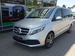 Brillantsilber Gebraucht 2022 Mercedes V250 Avantgarde Van / Kleinbus | 58.800 € (Etwas zu teuer)