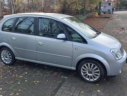 Silber Gebraucht 2003 Opel Meriva Van / Kleinbus | 1.790 €